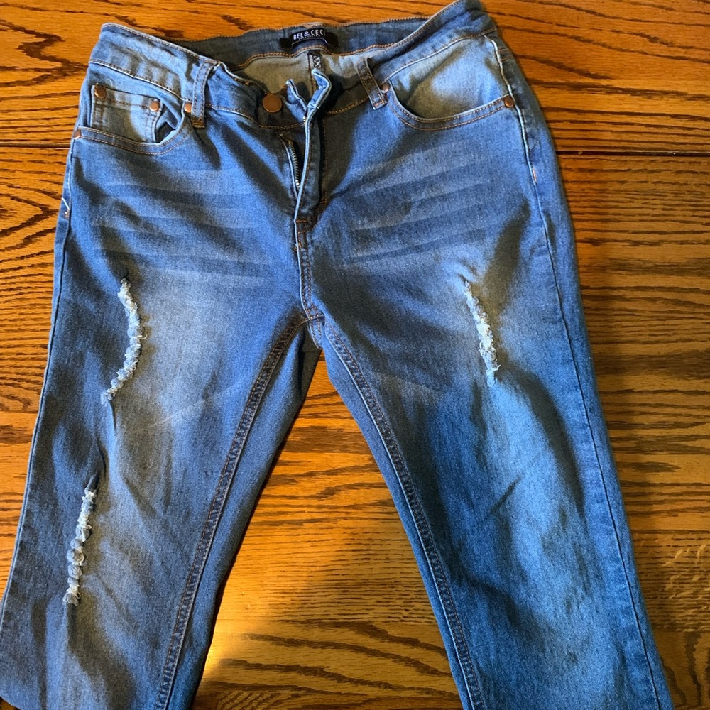 Women’s Size 9 Bee & Ceci Skinny Jean Ripped Look